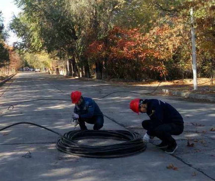 使用VPN是一个不错的选择，可以帮助您保护隐私、访问受限制的内容以及确保数据安全。以下是选择VPN服务时的关键考虑因素和建议